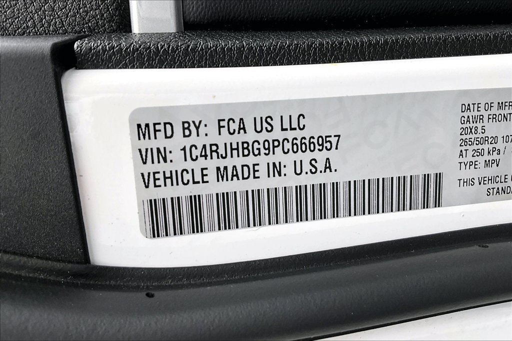 Used 2023 Jeep Grand Cherokee Limited w/ Black Appearance Package AWD/4WD image 20
