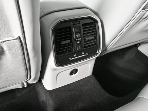 Certified 2025 Porsche Macan image 20