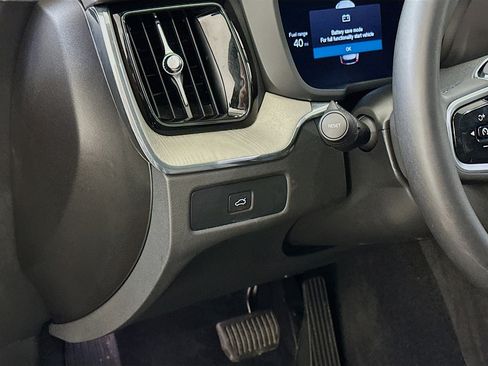 Used 2025 Volvo XC60 B5 Plus image 17