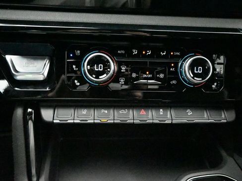 New 2026 GMC Sierra 2500 AT4 w/ AT4 Premium Plus Package image 15