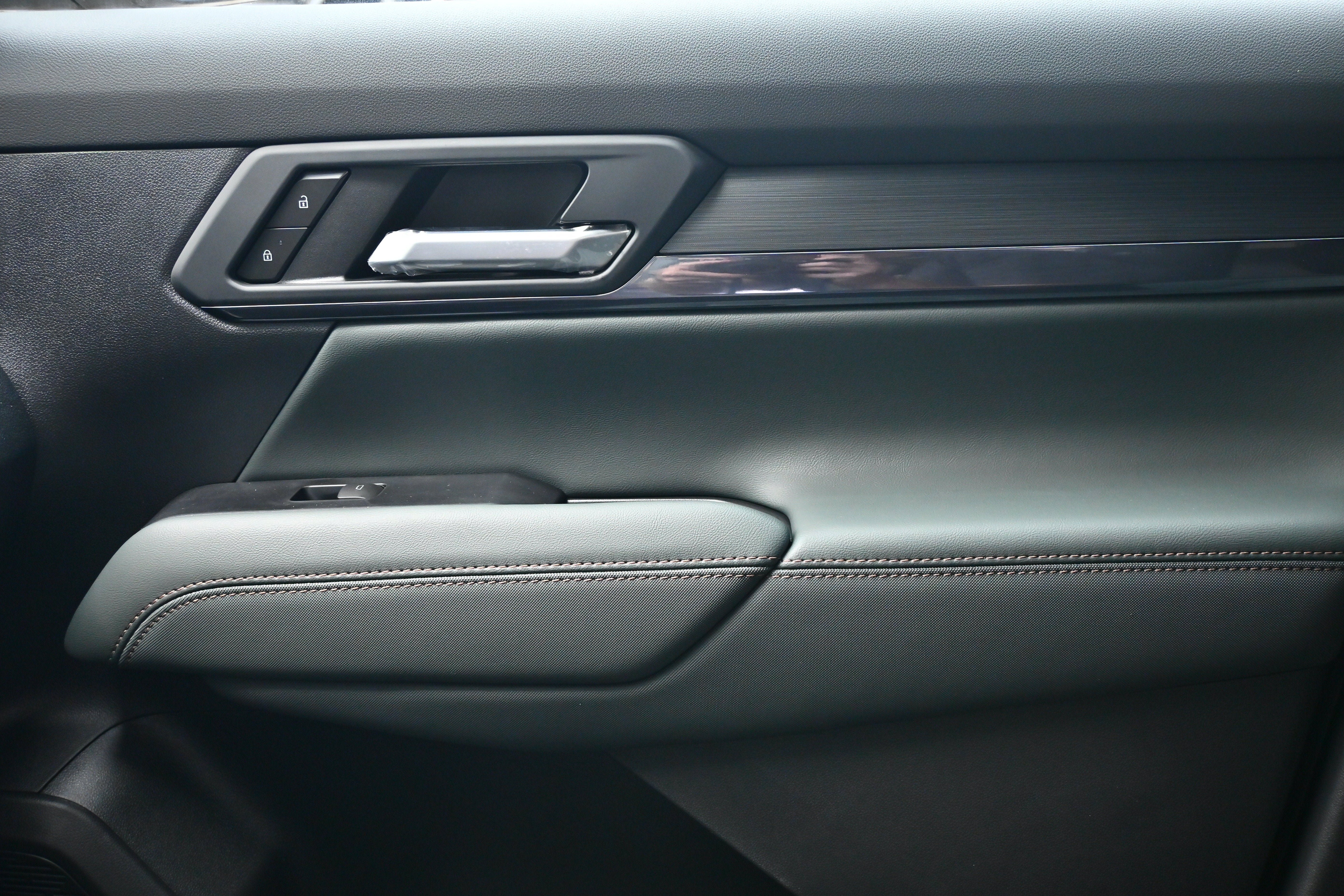 New 2027 GMC Terrain AT4 w/ Technology Package II AWD/4WD image 29
