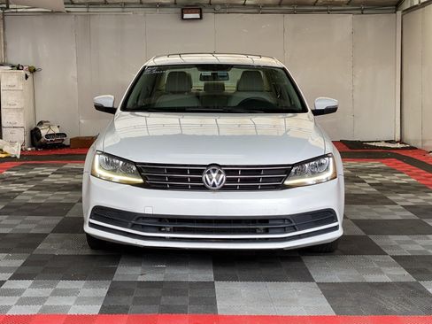Used 2018 Volkswagen Jetta SE FWD image 2