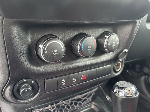 Used 2017 Jeep Wrangler Unlimited Sport w/ Quick Order Package 24S AWD/4WD image 21