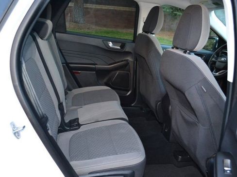 Used 2021 Ford Escape SE image 32