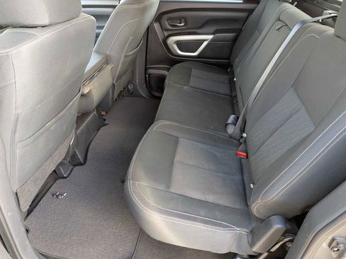 Used 2018 Nissan Titan SV image 17