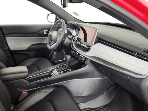 Used 2024 Jeep Compass Latitude image 30