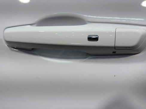 Used 2025 Chevrolet Equinox LT w/ Safety and Technology Package image 13