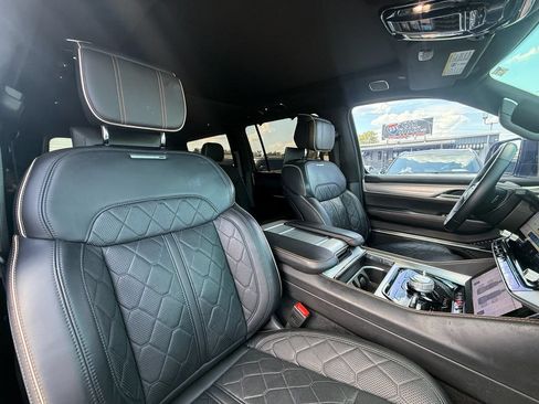 Used 2023 Jeep Grand Wagoneer Series III w/ Rear Seat Video Group 1 AWD/4WD image 24