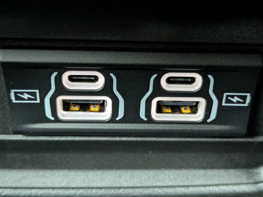 Used 2025 Jeep Grand Cherokee Altitude RWD image 15