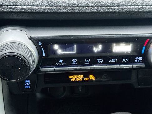 Used 2020 Toyota RAV4 LE image 16