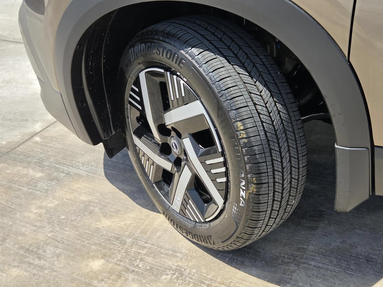 New 2027 Nissan Kicks SV w/ SV Premium Package FWD image 9