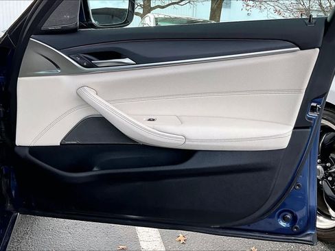 Used 2023 BMW 530e w/ Executive Package image 22