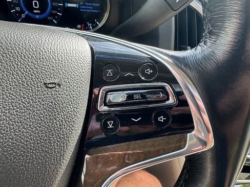 Used 2019 Cadillac Escalade ESV Luxury AWD/4WD image 12