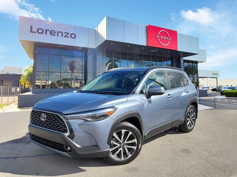 Used 2023 Toyota Corolla Cross XLE image 1