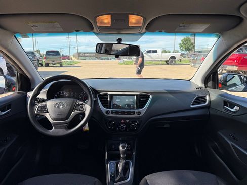 Used 2020 Hyundai Accent SEL FWD image 19