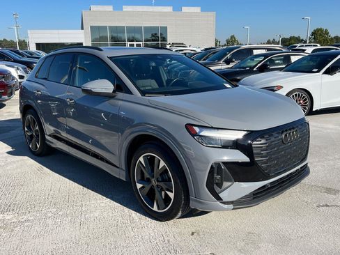 Used 2024 Audi Q4 e-tron Premium Plus image 3