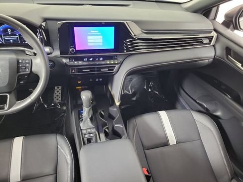 Used 2025 Toyota Camry SE w/ Convenience Package FWD image 17