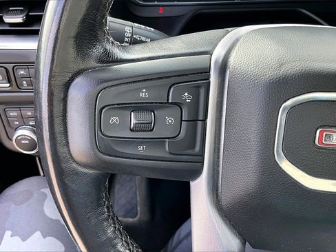 Used 2023 GMC Yukon SLT image 18