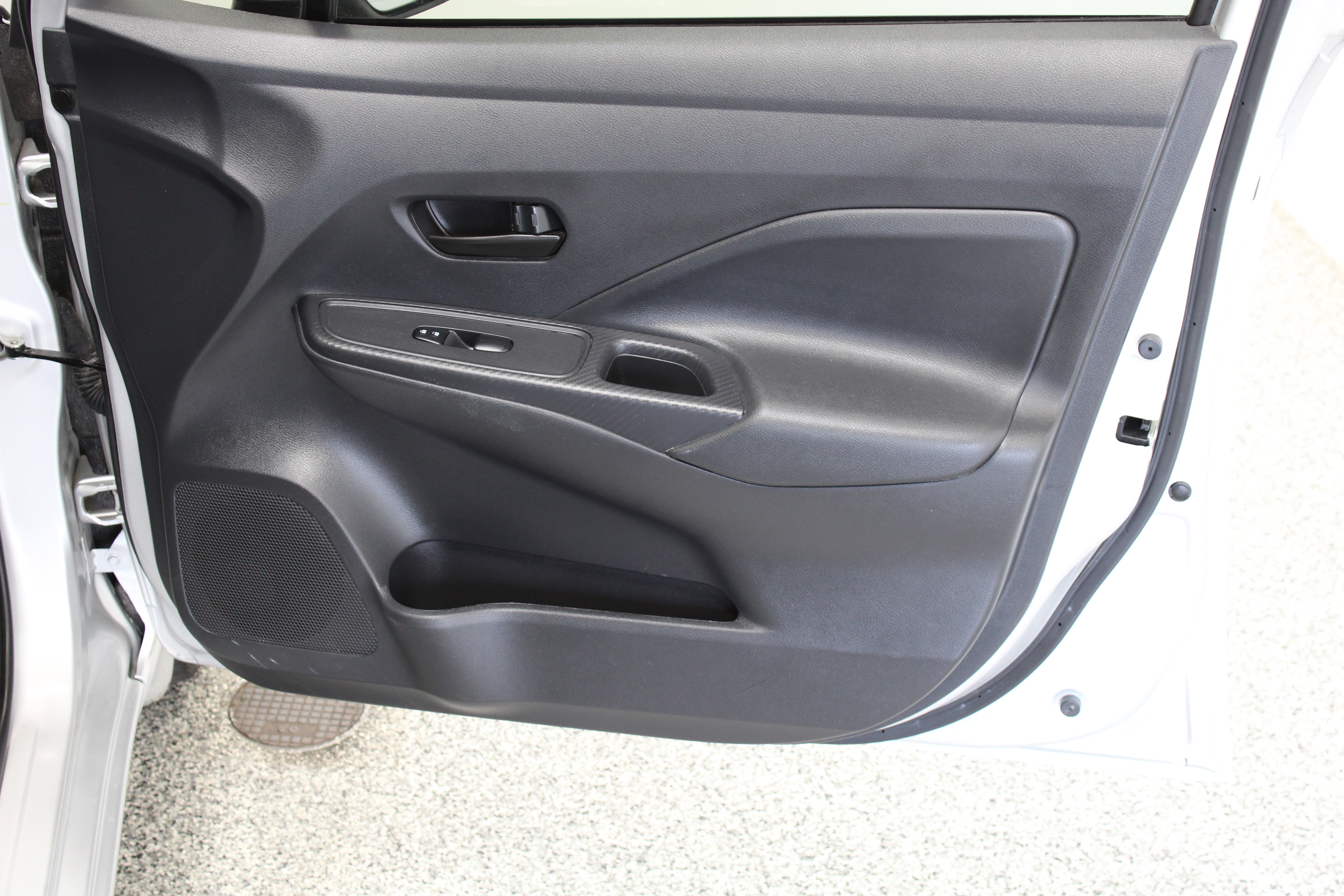 Used 2025 Nissan Versa S w/ Trunk Package FWD image 31