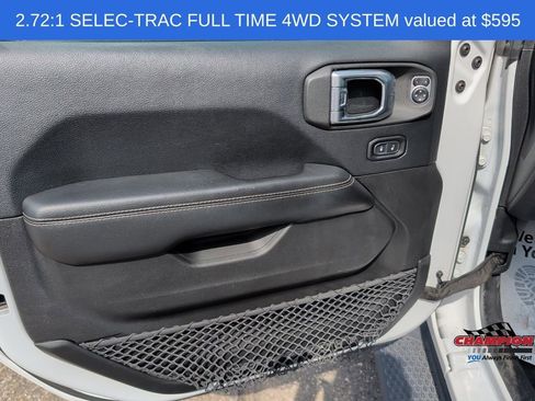 Used 2018 Jeep Wrangler Unlimited Sahara AWD/4WD image 13