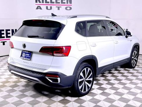 Used 2024 Volkswagen Taos SE image 7