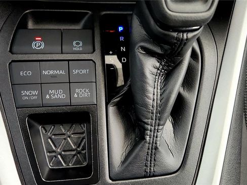 Certified 2025 Toyota RAV4 LE image 33