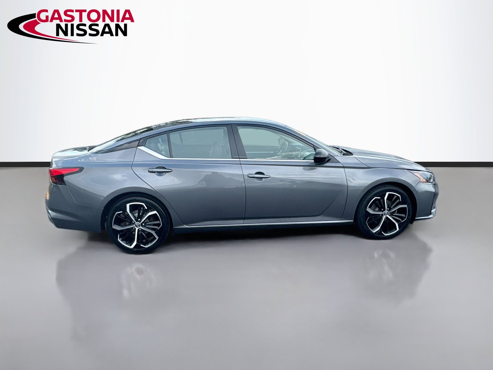 Used 2025 Nissan Altima 2.5 SR FWD image 10