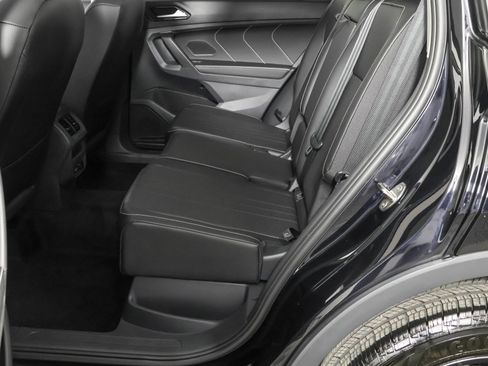 Used 2023 Volkswagen Tiguan SE AWD/4WD image 35