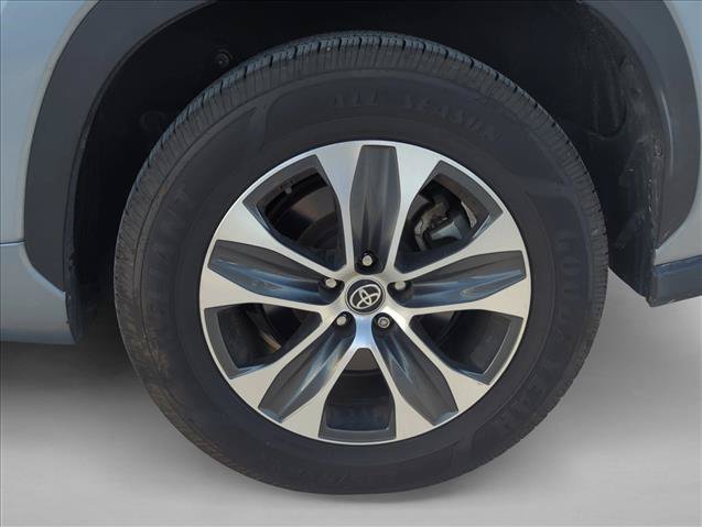 Used 2023 Toyota Highlander XLE FWD image 7