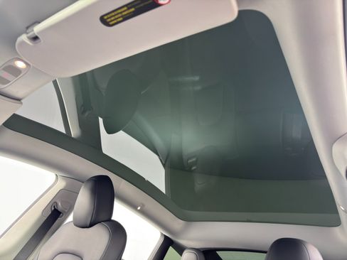 Used 2022 Tesla Model Y Performance image 12