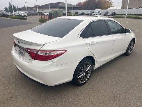 Used 2015 Toyota Camry SE image 5