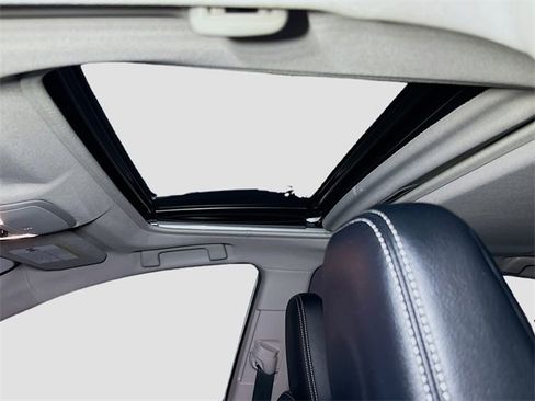 Used 2016 Toyota RAV4 Limited image 32