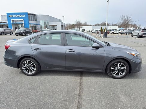 Used 2023 Kia Forte LXS image 8