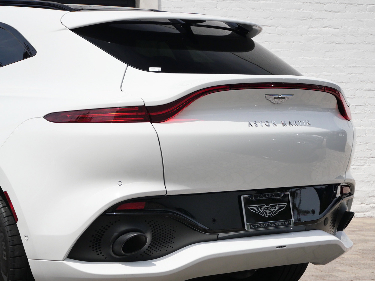 Used 2023 Aston Martin DBX AWD/4WD image 9