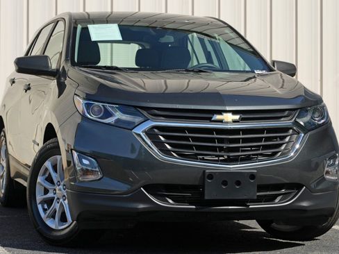Used 2020 Chevrolet Equinox LS FWD image 2