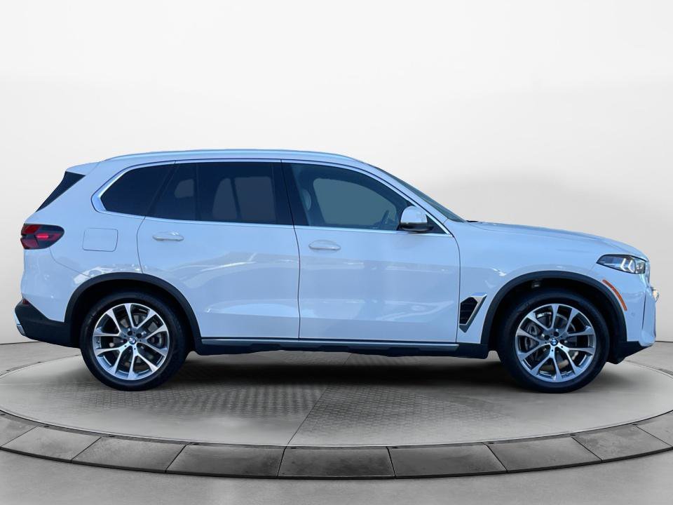 Used 2024 BMW X5 xDrive40i w/ Parking Assistance Package AWD/4WD image 8