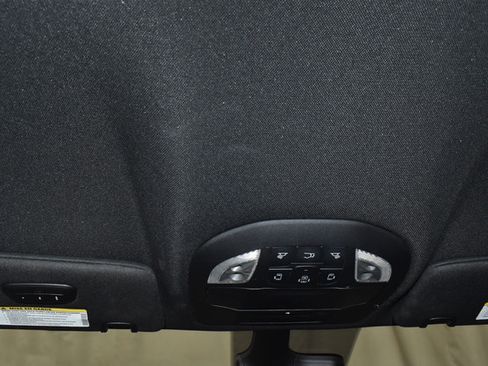 Certified 2025 Chrysler Pacifica Select FWD image 35