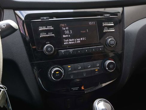 Used 2017 Nissan Rogue Sport S image 12