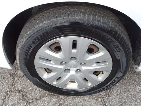 Used 2019 Dodge Grand Caravan SE w/ UConnect Hands-Free Group image 18