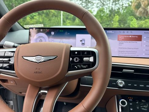 New 2026 Genesis GV70 2.5T Advanced AWD/4WD image 17