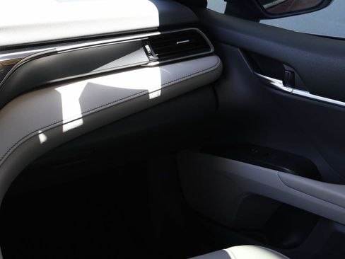 Used 2023 Toyota Camry SE w/ Audio Upgrade Package FWD image 17