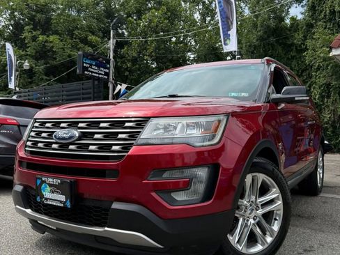 Used 2016 Ford Explorer XLT w/ Equipment Group 202A image 2