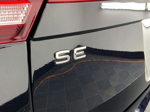 Used 2023 Volkswagen Tiguan SE image 8