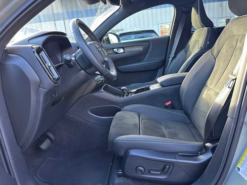 Certified 2023 Volvo C40 P8 Recharge Ultimate image 19