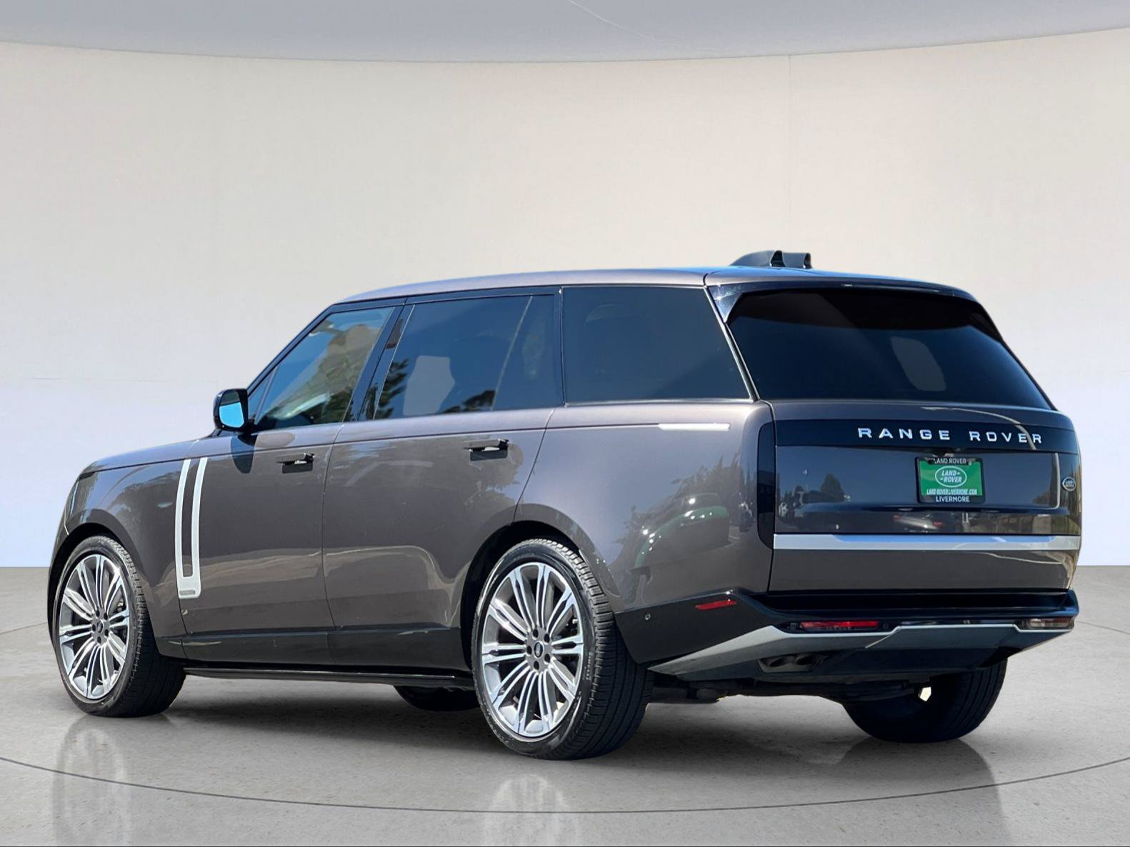 Used 2023 Land Rover Range Rover Long Wheelbase Autobiography AWD/4WD image 4