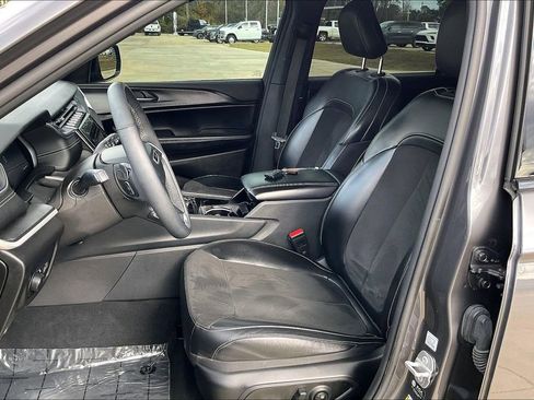 Used 2023 Jeep Grand Cherokee L Laredo image 23