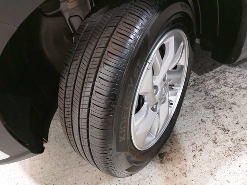 Certified 2025 Hyundai Venue SE FWD image 34