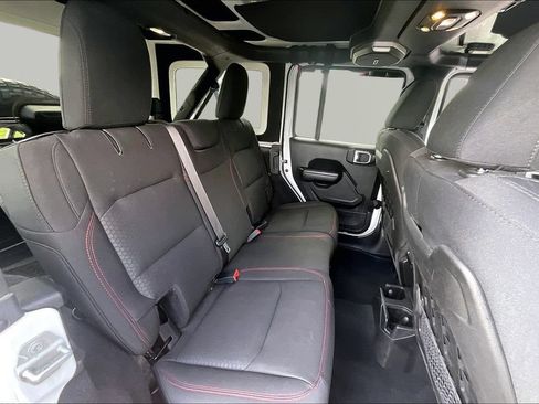 Used 2019 Jeep Wrangler Unlimited Rubicon w/ LED Lighting Group AWD/4WD image 27