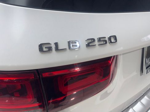 Used 2022 Mercedes-Benz GLB 250 w/ Premium Package Lite image 23