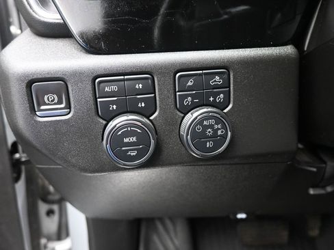 Used 2022 Chevrolet Silverado 1500 RST image 12